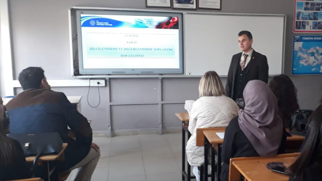 İhsan Uzun Ortaokulu'nda 2022 LGS değerlendirme toplantısı İlçe Milli Eğitim Müdürü Reşat Uçak tarafından yapıldı.